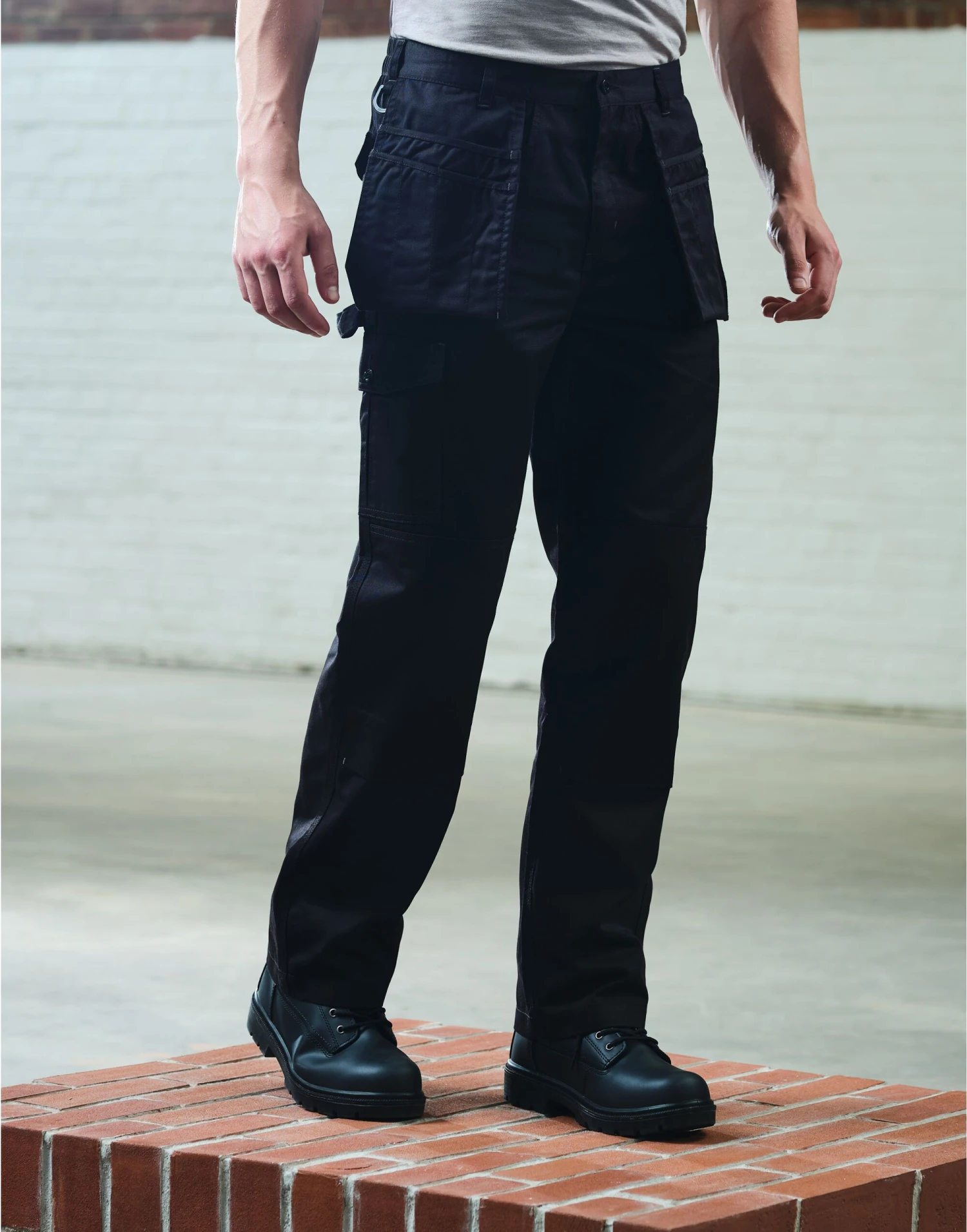 REGATTA PROFESSIONAL Mens Pro Cargo Holster Trouser(S) 2 REGATTA PROFESSIONAL Mens Pro Cargo Holster Trouser(S) - Image 2